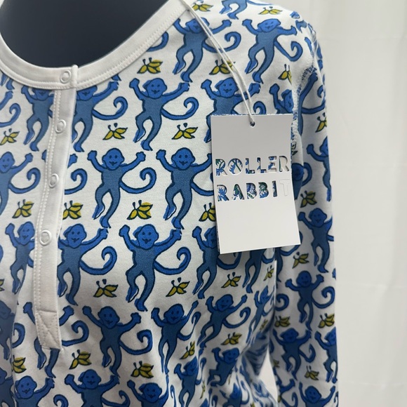 Roller Rabbit Blue and White Logo Pattern 2 Piece Pajamas M NWTS - Picture 2 of 4